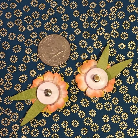 OOAK handmade eco-friendly flower earrings AMELIA PASTICHE Design - Picture 2 of 5